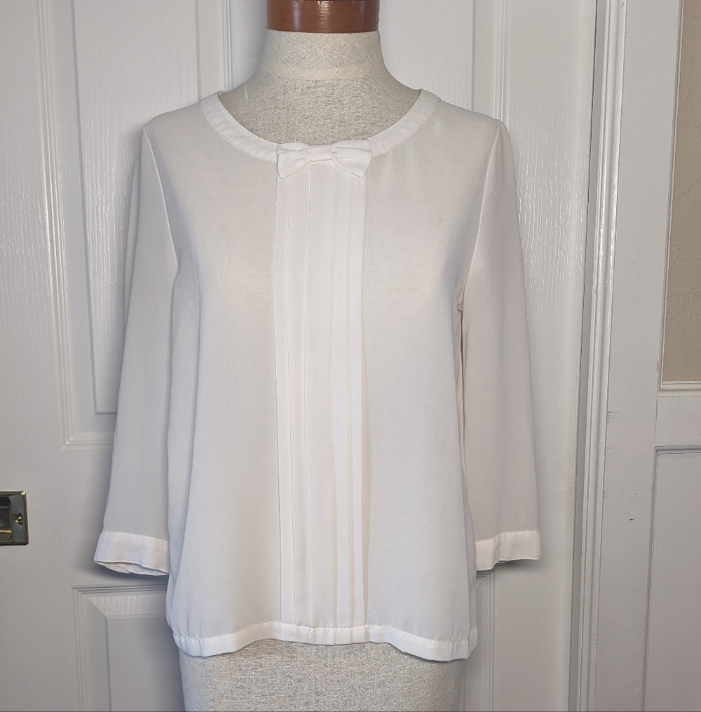 Women’s White Bow-Accent Blouse